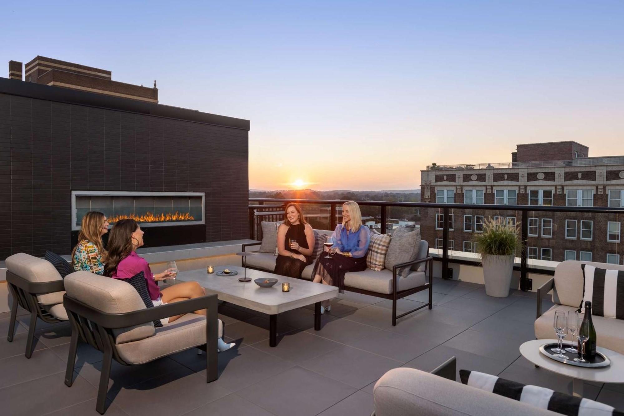 106 Jefferson Huntsville, Curio Collection By Hilton Екстер'єр фото